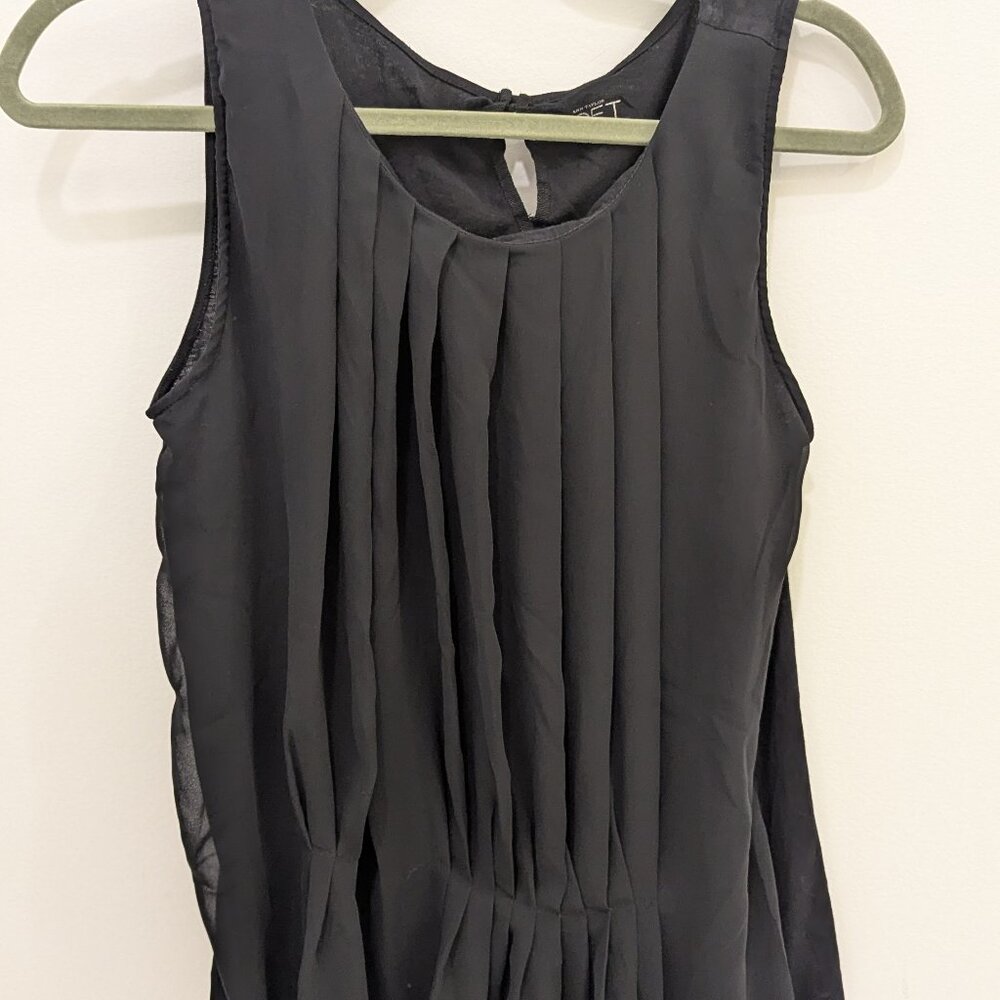 LOFT Sleeveless Pleated Front Sleeveless Blouse